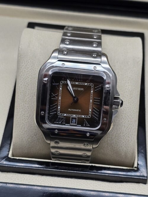 Cartier — esfera marrón cuadrada y brazalete plateado