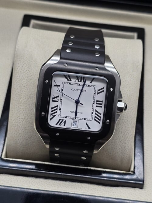 Cartier — esfera blanca cuadrada y caja oscura