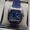 Cartier — esfera azul cuadrada y correa azul con detalles metálicos