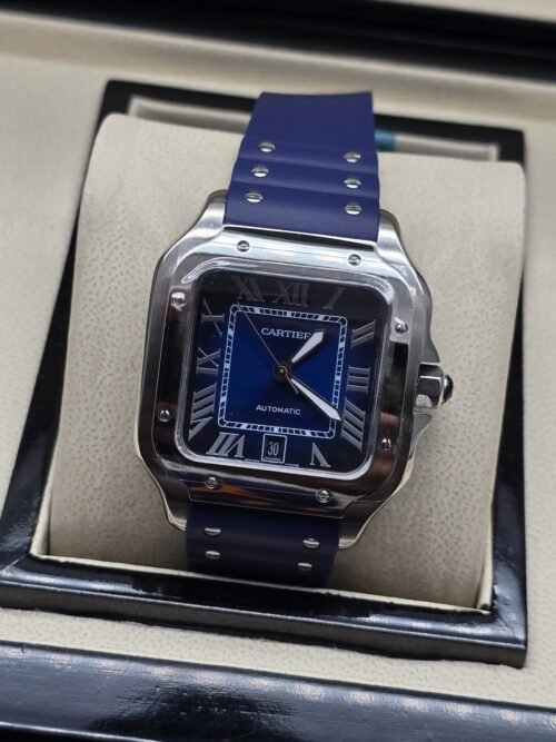 Cartier — esfera azul cuadrada y correa azul con detalles metálicos