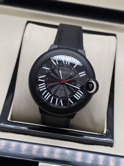 Cartier — esfera negra redonda y caja negra