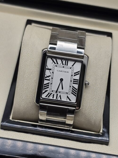 Cartier — esfera blanca rectangular y bisel negro