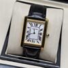 Cartier — esfera blanca rectangular y bisel dorado