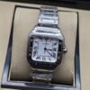 Cartier dama — esfera blanca cuadrada y brazalete plateado
