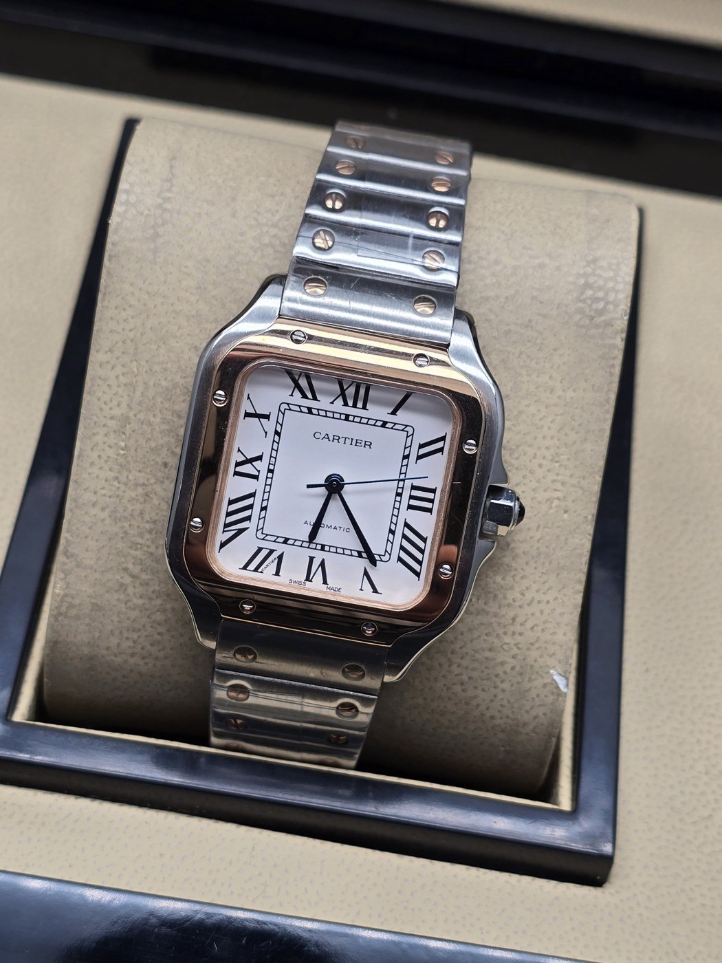 Cartier dama — esfera blanca cuadrada y bisel en tono rosado
