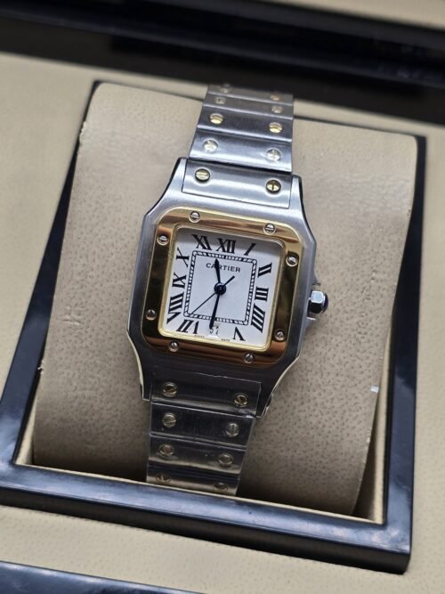 Cartier dama — esfera blanca cuadrada y brazalete bicolor dorado