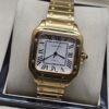 Cartier dama — esfera blanca con números romanos y caja dorada
