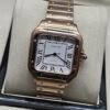 Cartier dama — esfera blanca con números romanos y caja rosada