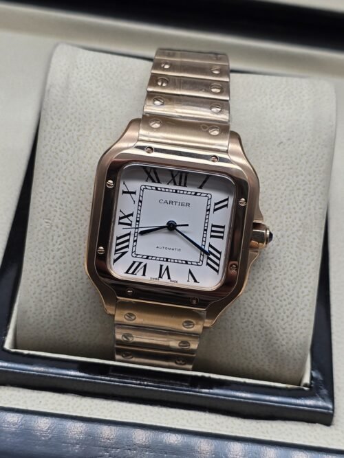 Cartier dama — esfera blanca con números romanos y caja rosada