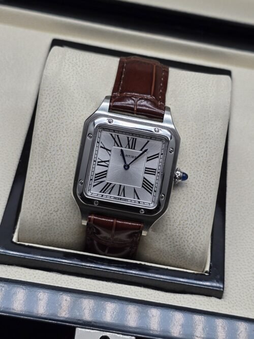 Cartier dama — esfera blanca y correa marrón texturizada