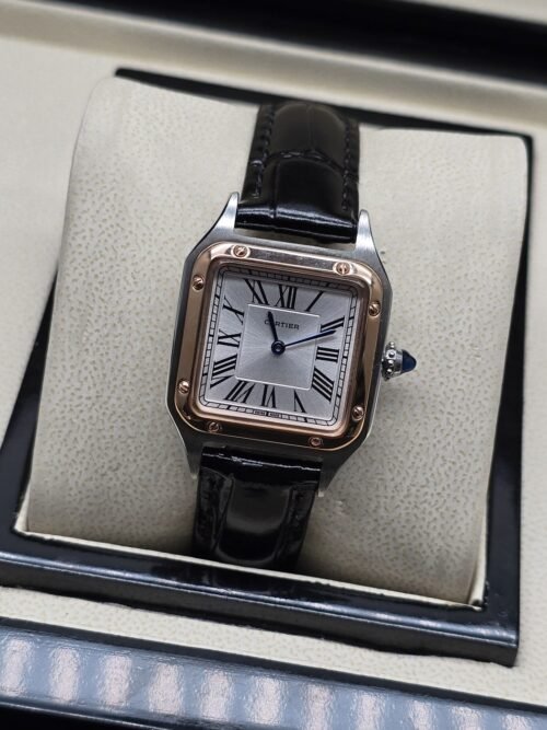 Cartier dama — esfera blanca y bisel rosado con correa negra