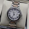 Cartier dama — esfera blanca redonda y brazalete bicolor rosado