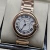 Cartier dama — esfera blanca de números romanos y brazalete rosado