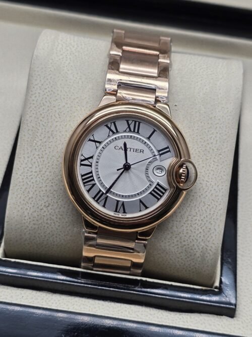 Cartier dama — esfera blanca de números romanos y brazalete rosado