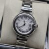 Cartier dama — esfera blanca texturizada y caja plateada