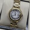 Cartier dama — esfera blanca redonda y caja en tono dorado