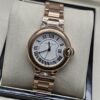 Cartier dama — esfera blanca redonda y caja en tono rosado