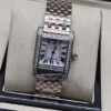Cartier dama — esfera blanca rectangular y bisel brillante