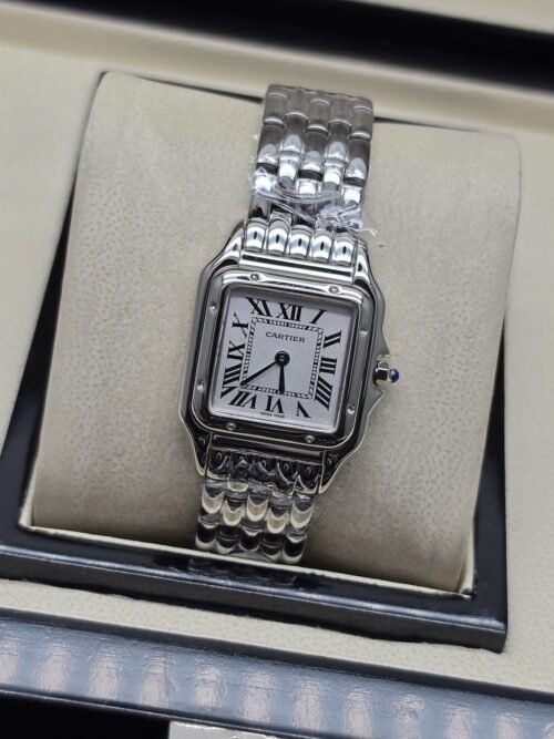 Cartier dama — esfera blanca cuadrada y brazalete de eslabones plateados