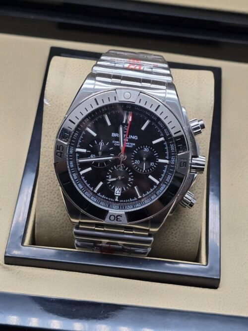 Breitling — esfera negra con subesferas y bisel plateado