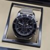 Breitling — esfera negra y brazalete de malla plateado