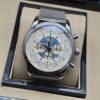 Breitling — esfera blanca con diseño de mapa y brazalete de malla