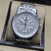 Breitling — esfera blanca con subesferas y brazalete plateado