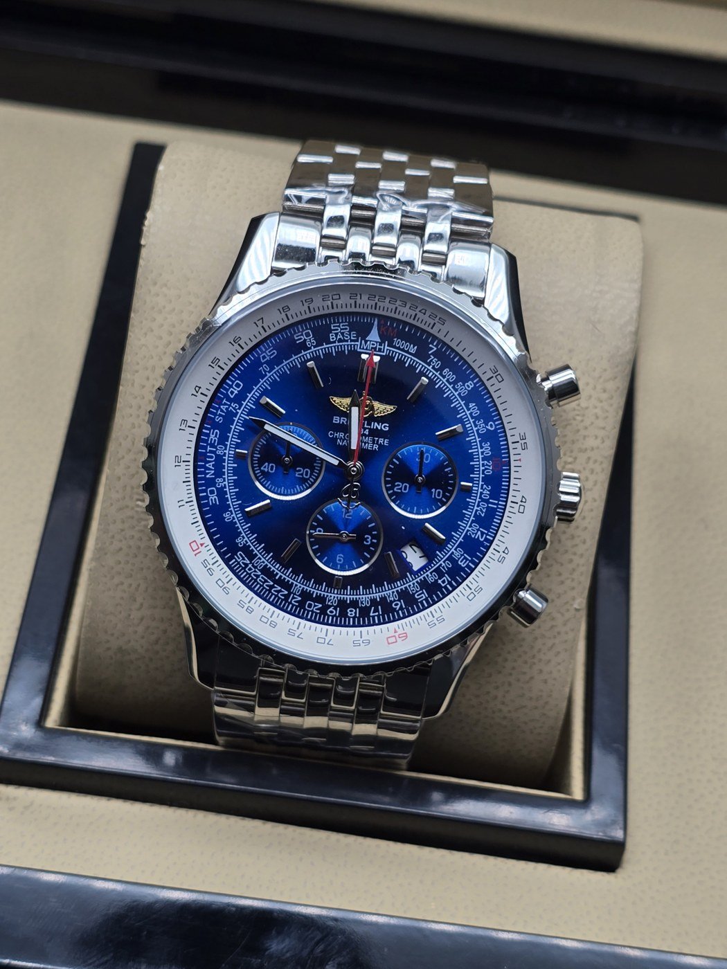 Breitling — esfera azul con subesferas y brazalete plateado