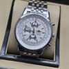 Breitling — esfera blanca con indicadores negros y subesferas