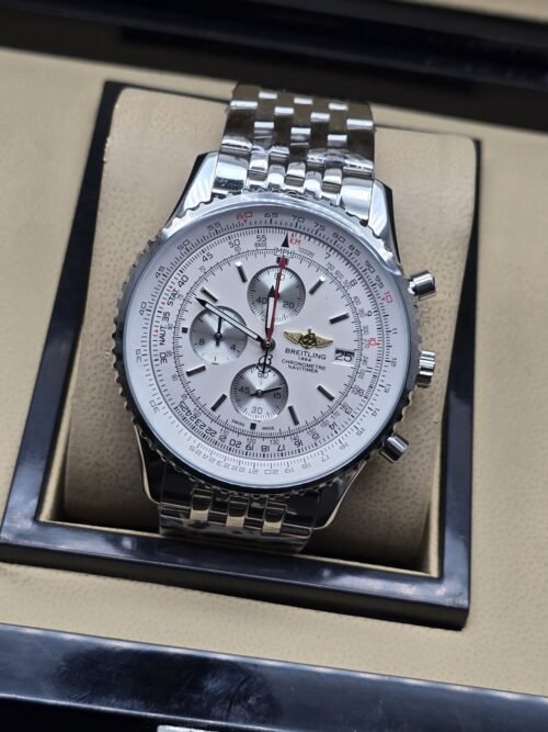 Breitling — esfera blanca con indicadores negros y subesferas