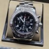 Breitling — esfera negra con numeración blanca y bisel plateado