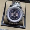 Breitling — esfera oscura con subesferas y bisel texturizado