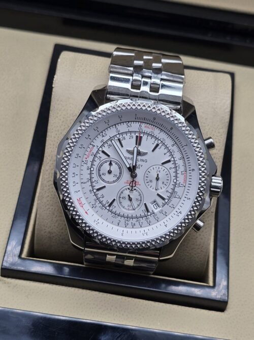 Breitling — esfera blanca con subesferas y bisel texturizado