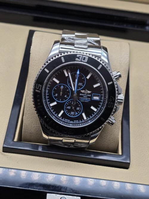 Breitling — esfera negra con detalles azules