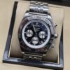 Breitling — esfera negra con subesferas claras y bisel plateado