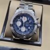 Breitling — esfera azul con subesferas claras y bisel plateado