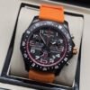 Breitling — esfera negra con detalles naranjas y correa naranja