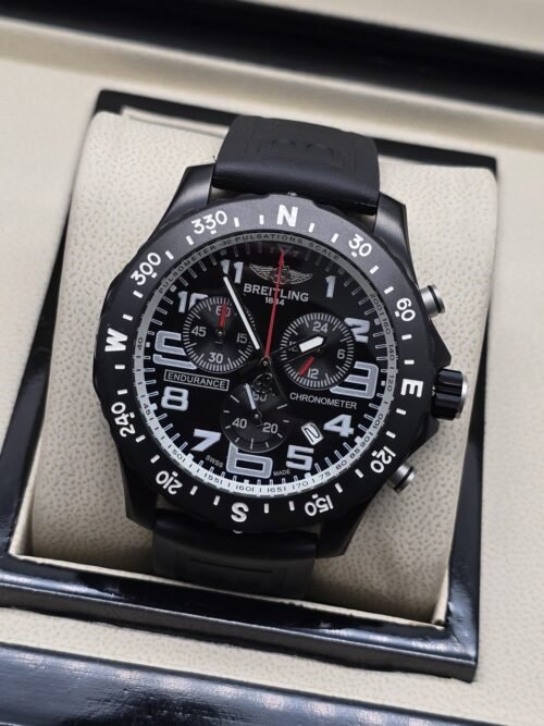 Breitling — esfera negra deportiva y correa negra