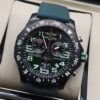 Breitling — esfera verde oscura y correa verde