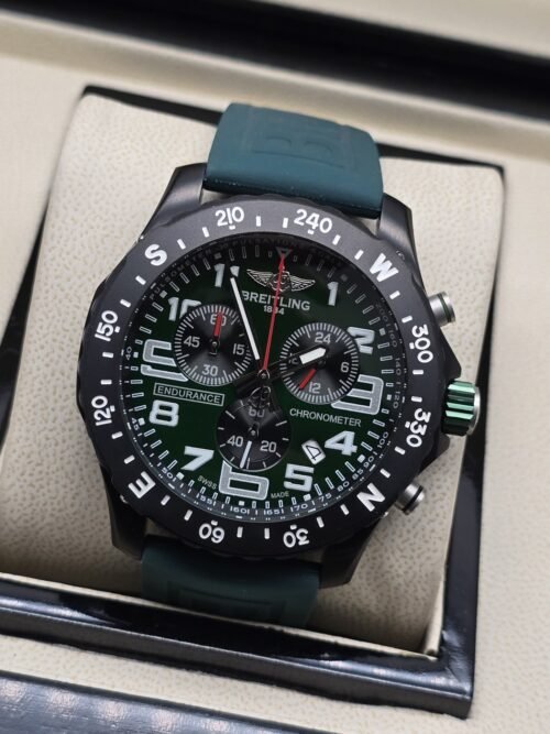 Breitling — esfera verde oscura y correa verde