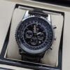 Breitling — esfera negra con subesferas oscuras y correa negra