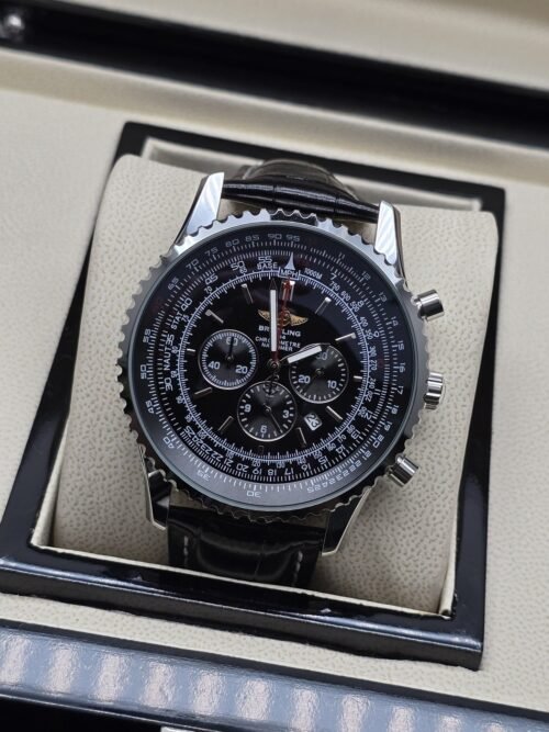 Breitling — esfera negra con subesferas oscuras y correa negra