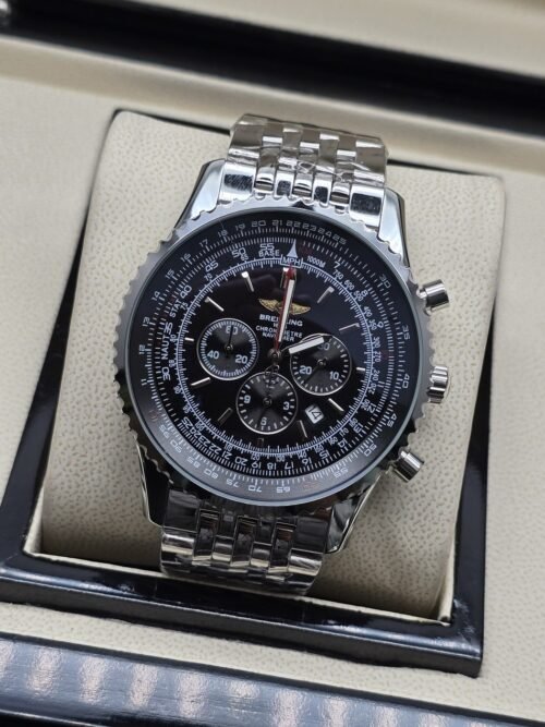 Breitling — esfera negra con subesferas oscuras y brazalete plateado