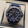 Breitling — esfera negra deportiva y correa azul