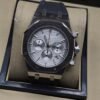 Audemars Piguet — esfera plateada con subesferas y correa negra