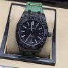 Audemars Piguet — esfera negra y correa verde