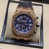 Audemars Piguet — esfera azul con números blancos y caja dorada