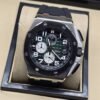 Audemars Piguet — esfera negra con detalles verdes y caja plateada