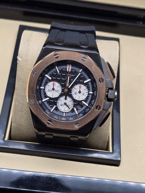 Audemars Piguet — esfera negra con subesferas blancas y bisel rosado