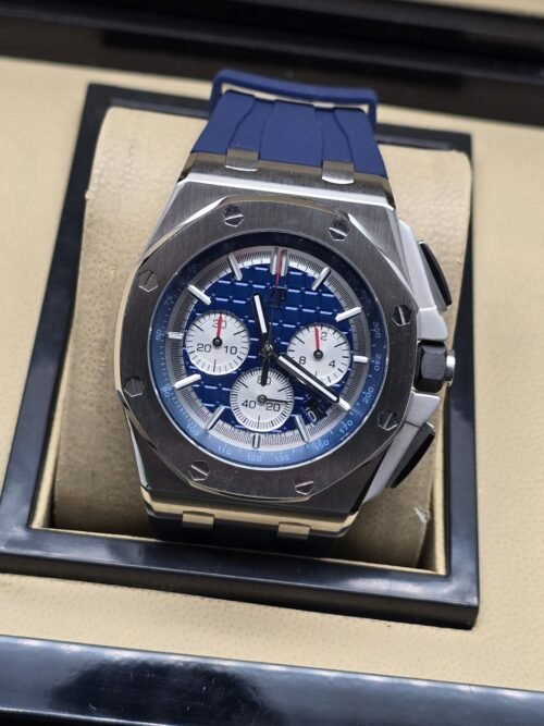 Audemars Piguet — esfera azul con subesferas blancas y caja plateada